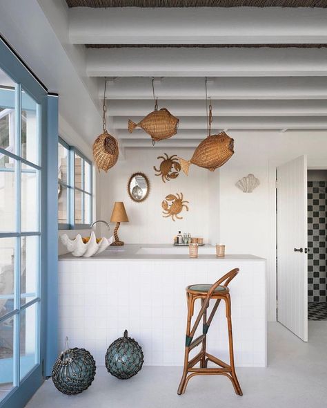 Casa Ayllón on Instagram: “A space full of summer 🦀 by @tamsinjohnson” Australian Interior Design, Vogue Living, Beach House Design, Australian Homes, Waterfront Homes, Classic Interior, Coastal Homes, Outdoor Rooms, Coastal Living