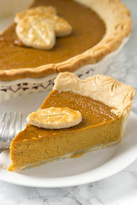 Pumpkin Peanut Butter Pie with Whiskey - recipe from http://RecipeGirl.com.  Great… Healthy Pumpkin Pie Recipe, Sugar Free Pumpkin Pie, Gluten Free Pumpkin Pie, Gluten Free Pie Crust, Healthy Pumpkin Pies, Pumpkin Pie Cheesecake, Easy Pumpkin Pie, Gluten Free Pie, Copykat Recipes