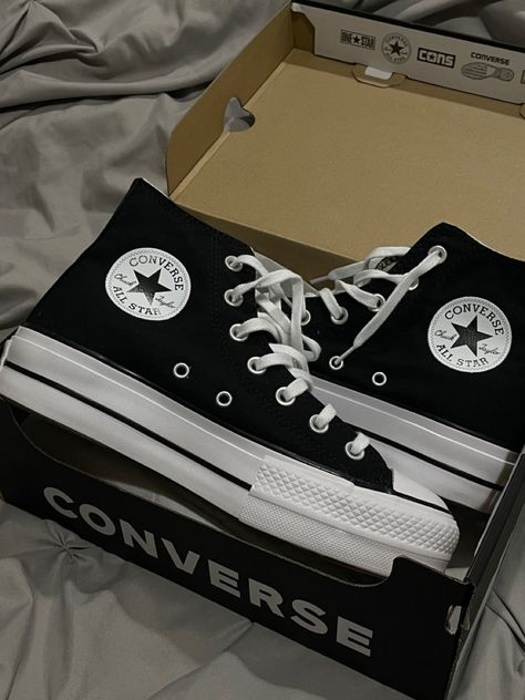 Boty Converse, Cute Converse Shoes, Cute Converse, Converse Platform, Chuck Taylor All Star Lift, Preppy Shoes, Pretty Shoes Sneakers, All Stars Converse, Black Converse