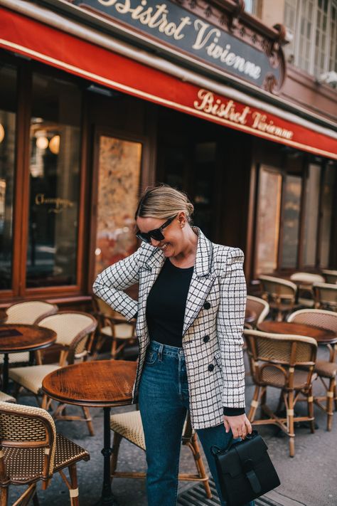 Tweed Jacket Street Style, Tweed Bag Outfit, Blazer Tweed Outfit, Tweed Blazer Outfit Women, Checkered Blazer Outfit, Tweed Outfit Women, Tweed Dress Outfit, Tweed Blazer Outfit, Outfit Ideas Converse