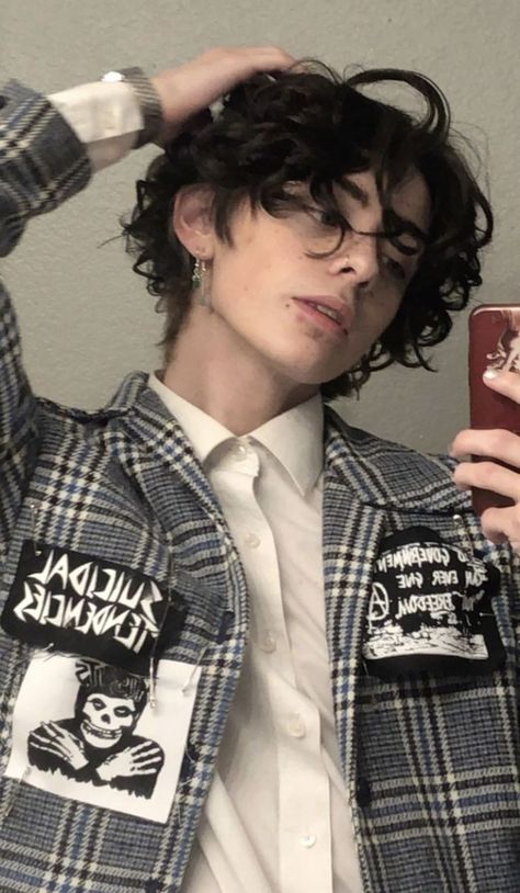 cute skater e boys eboy fit hot handsome guy goals beautiful model aesthetic ethereal instagram pinterest g e o r g i a n a : h u m a n   b e a n s Grunge Guy Outfits, Emo Aesthetic Outfit, Grunge Boy Outfits, Grunge Guy, Outfit Ideas Emo, Eboy Aesthetic, Heir Of Atticus, Cute Grunge