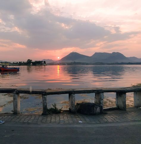 Divine view of Fatehsagar, udaipur!🧡 Morning View, Udaipur, Sunset Photography, Bungalow, Dog Lovers, Places To Visit, Lake, Wallpapers, Travel