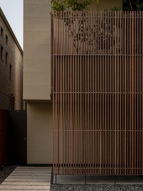 Wooden Louvres, Wooden Louvers, Keiji Ashizawa, Tokyo House, Traditional Japanese Home, Vinyl House, Concrete Houses, Concrete Home, Japanese Architect