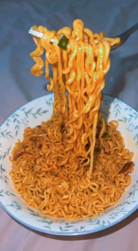 Ramen Snapchat Story, Maggie Snapchat Story, Fake Insta Story Food, Fake Snap Pic Food, Cooking Snapchat, Mahnoor Sheikh, Noodles Maggi, Homemade Food Snapchat, Ootd Story