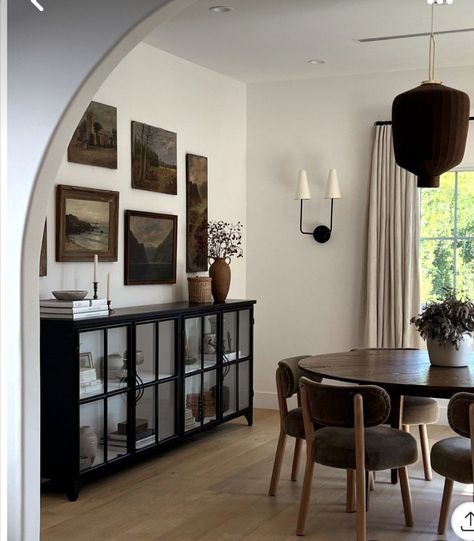 Black Furniture Dining Room, Dining Room Studio Mcgee, Dining Table Against Wall, Formal Dining Room Ideas Alternative, Amber Interiors Dining Room, Dining Wall Decor Ideas, Black Dinner Table, Dark Dining Room Ideas, Round Dining Table Styling