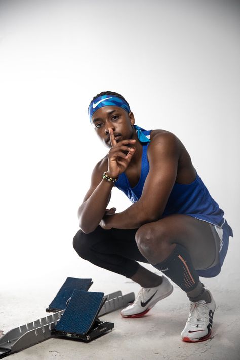 Track And Field Portraits, Track And Field Photoshoot, Track And Field Media Day Poses, Track Media Day, Athletic Poses, Track And Field Photography, Track Senior Pictures Boys, Track Photoshoot, Track Poses Photo Shoots