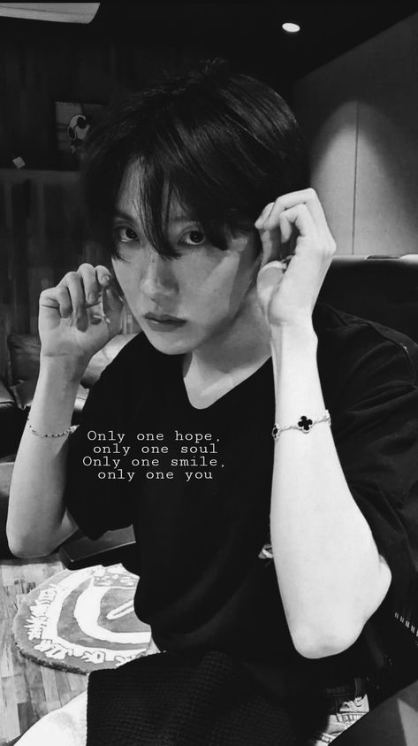 Jhope Black Aesthetic Wallpaper, Jhope Black And White, J-hope Aesthetic Wallpaper, J-hope Dark, J Hope Wallpaper, Hoseok Icon, Jhope Bts Wallpaper, Pop Music Artists, J-hope Icons