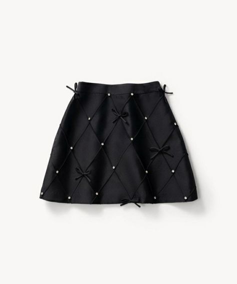 Unique Skirts Design, Skirt With Bow, Skirt Ideas, Black Skirts, High Waisted Skirts, Bow Skirt, Skirt Sewing, Designer Skirts, Skirt With Buttons