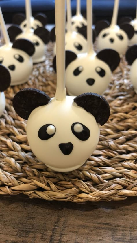 Panda Birthday Cakes, Panda Chocolate Covered Strawberries, Panda Cake Pops, Panda Party Ideas, Panda Desserts, Panda Theme Birthday, Panda Party Food, Panda Cake Ideas, Kung Fu Panda Party Ideas