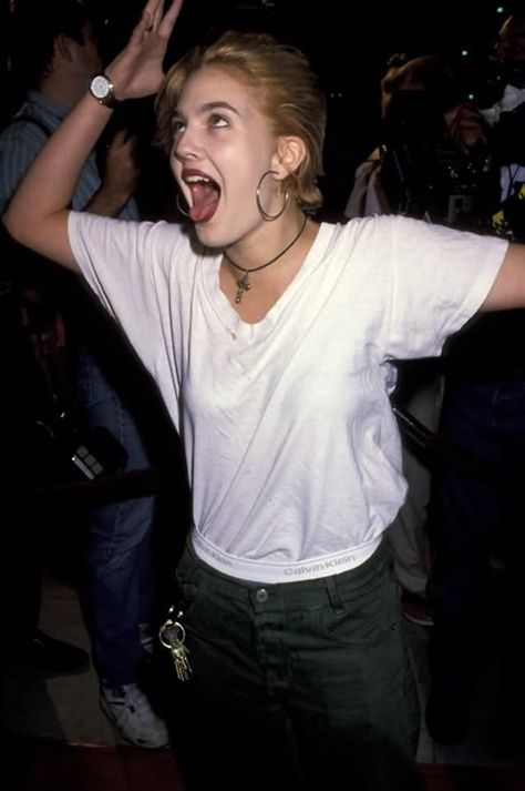 Drew Barrymore 90s, Drew Barrymore Style, 90s Grunge Hair, Tokyo Street Fashion, Aria Montgomery, Fashion 80s, Fashion 90s, I Love Cinema, Grunge Look