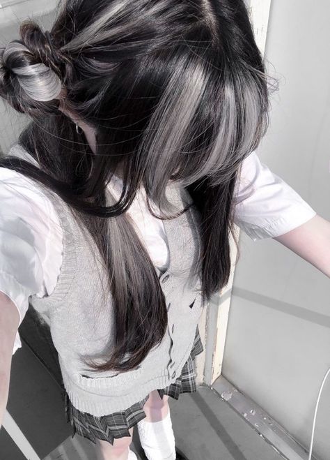 White Streak In Hair, Silver Hair Short, White Hair Highlights, Black White Hair, Black Hair Aesthetic, Grey Hair Dye, White Hair Color, Hair Color Underneath, Peekaboo Hair