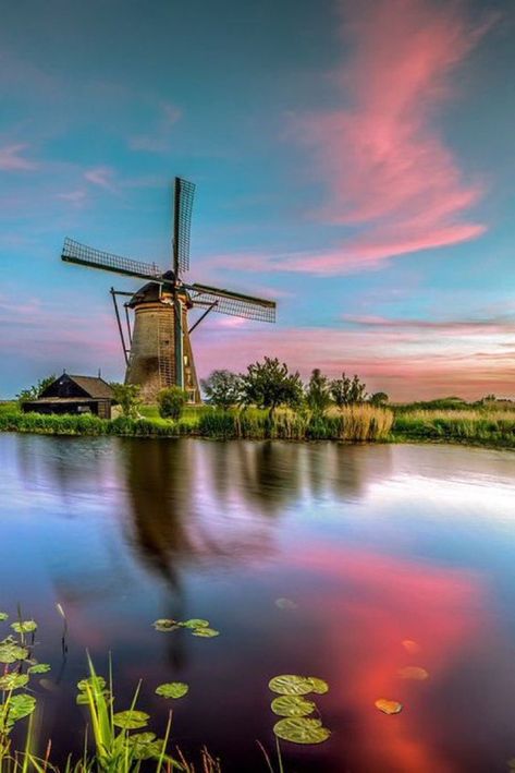 Windmill Images, Windmill Landscaping, Windmill Water, Old Windmills, Earth Pictures, Dutch Windmills, Jolie Photo, Beautiful World, Beautiful Landscapes