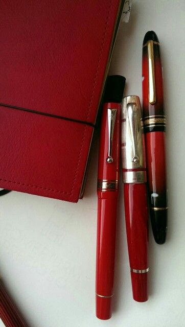 Red Beautys Red Pens Aesthetic, Red Stationary Aesthetic, Red Aesthetic School, Red Study Aesthetic, Red School Aesthetic, Red Journal Aesthetic, Red School Supplies, Red Stationary, Notion 2024