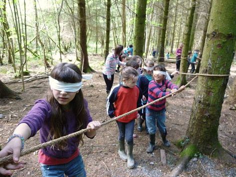 Forest School Sensory Activities, Forest School Den Building, Forest School Winter Activities, Forest School Christmas, Halloween Forest School, Forest School Area, Card Crafts Diy, Forest School Ideas, Outdoor Classroom Design