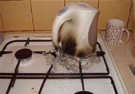 The person who forgot how to use an electric kettle. | 37 People Who Are Worse At Cooking Than You Cooking Fails, Food Fails, Funny People Pictures, Epic Fail, You Had One Job, Bridget Jones, Epic Fails Funny, Kitchen Humor, Epic Fails