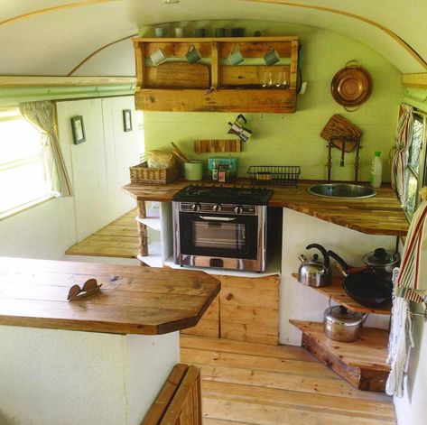 This kitchen...! Doesn't have to all be against the exterior walls. - Bus & Breakfast. Dorset. UK (@busnbreakfast) on Instagram: “Loads of you liked the picture of my old #stove. It was beautiful, but cooking in my new kitchen is…” #rvbathroom School Bus Tiny House, School Bus House, Bus Living, Kombi Home, School Bus Conversion, Bus House, Camper Makeover, Camper Living, Van Home