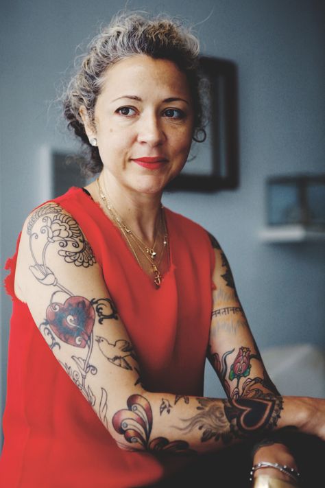 Older Women With Tattoos, Old Women With Tattoos, Tattooed People, Anna Sheffield, Old Tattoos, Aesthetic Tattoo, Grey Hair, Jewelry Maker, Color Tattoo