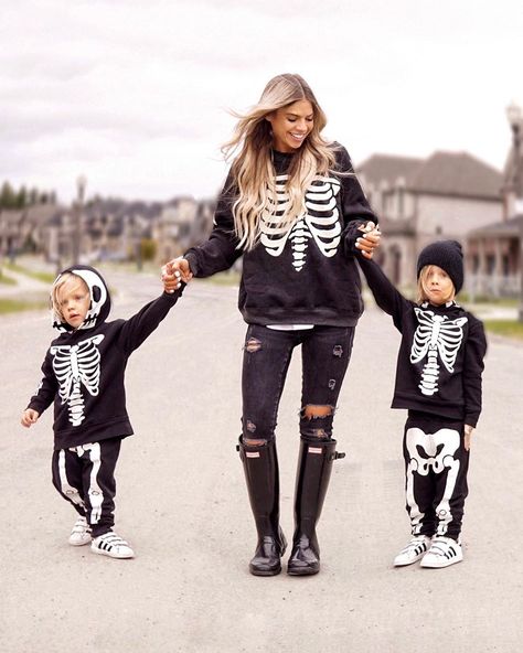 Boys Skeleton Costume, Mother Son Halloween Costumes, Skeleton Costume Kids, Skeleton Costumes, Family Themed Halloween Costumes, Halloween Costume Toddler Girl, Themed Halloween Costumes, Skeleton Halloween Costume