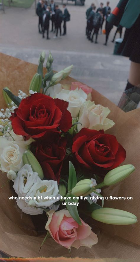 Bouquet Captions Instagram, Flower Bouquet Captions For Instagram, Bouquet Instagram Story, Bouquet Story Instagram, Roses Instagram Story, Flower Bouquet Snap, Bouquet Of Flowers Instagram Story Caption, Flowers From Bf Insta Story, Flower Bouquet Caption