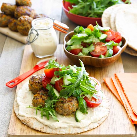 Lamb kofta wrap with hummus and salad Falafel Wrap Recipe, Authentic Falafel Recipe, Healthy Falafel, Lamb Mince Recipes, Vegan Falafel Recipe, Falafel Wraps, Falafel Recipe Easy, Lamb Kofta, Easy Sandwich Recipes