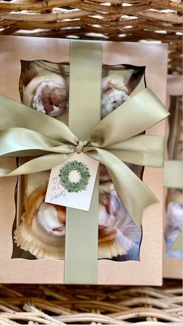 Gifting Cinnamon Rolls, Cinnamon Rolls Packaging, Rhodes Bread Dough, Rhodes Bread, Baking Basket, Bread Gifts, Easy Homemade Christmas Gifts, Frozen Bread Dough, Cinnamon Butter