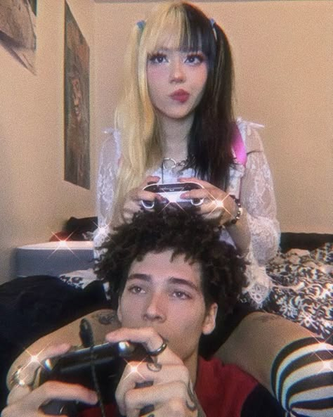 Video Game Lover Aesthetic, Cute Couple Playing Games, Cute Gamer Couple, Gamer Relationship Goals, Gaming Couple Goals, Gaming Couple Aesthetic, Video Games Couple, Gamer Bf Aesthetic, Gamer Couple Aesthetic