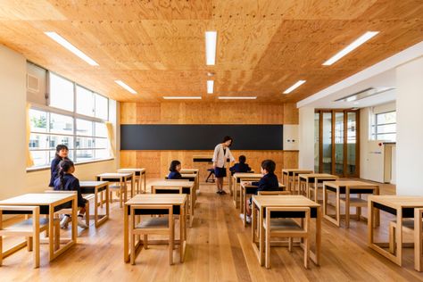 KB Primary and Secondary School - Education Snapshots Classroom Lighting Design, Classroom Primary School, School Classroom Design, Secondary School Classroom, Classroom Interior Design, Japanese Middle School, Classroom Lighting, School Lighting, Classroom Designs