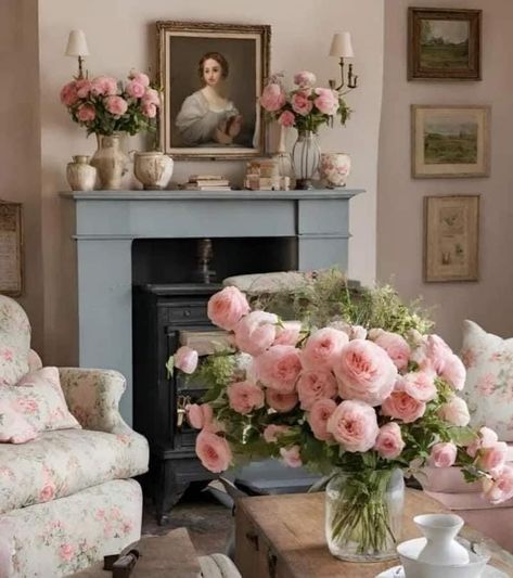 Shabby Chic Lounge, Shabby Chic Living Room Design, English Cottage Living Room, French Cottage Living Room, Salons Cottage, Shabby Chic Interior Design, Room Colours, Salon Shabby Chic, Designer Homes