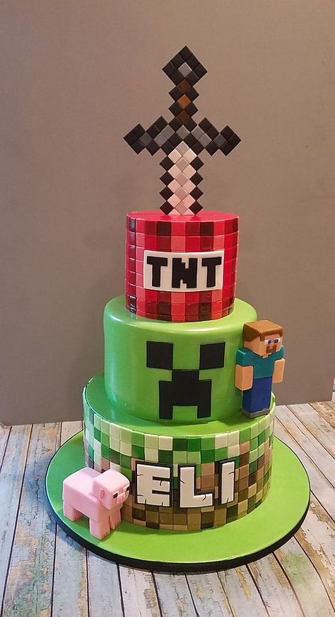 How To Make Cool Minecraft Cakes At Home 11 Elmo Smash Cake, Pastel Minecraft, Minecraft Cake Designs, Minecraft Cakes, Diy Minecraft Birthday Party, Minecraft Cupcakes, Nightmare Before Christmas Cake, Minecraft Party Decorations, Minecraft Birthday Cake