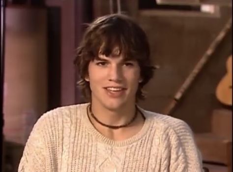 Ashton Kutcher That 70s Show, Ashton Kutcher Hair, Young Ashton Kutcher, Aston Kutcher, Michael Kelso, Sean Leonard, 90s Men, Ashton Kutcher, Tv Screen