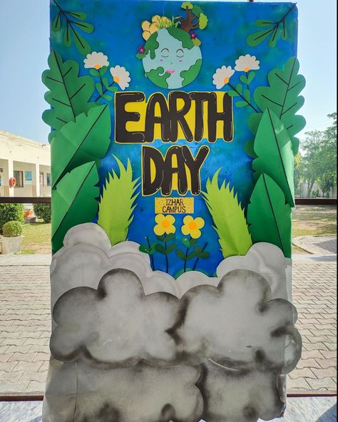 Soft board /paper art Earth Day Decoration In School, Assembly Ideas, Soft Board Decoration, Earth School, Soft Board, Earth Projects, Paper Work, Board Decoration, Class Decoration