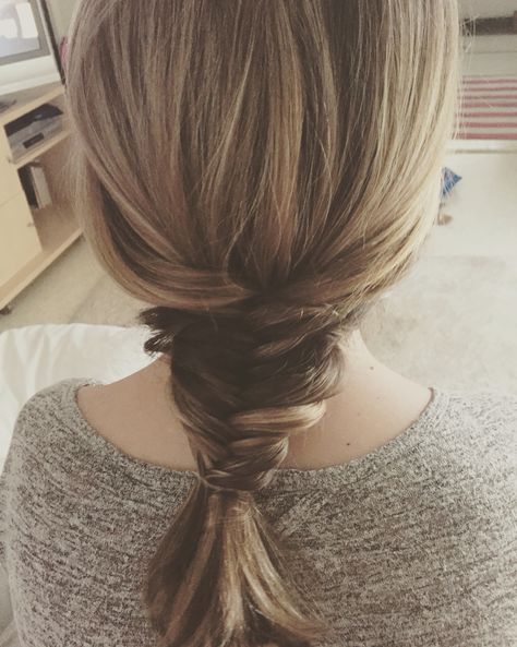 Fishtail braid for short hair. Fishtail Braid On Short Hair, Fishtail Braid Hairstyles Short Hair, Short Hair Fishtail Braid, Fishtail Braid Short Hair, Plait Short Hair, Fish Plait, Braid For Short Hair, Messy Fishtail Braids, Messy Fishtail