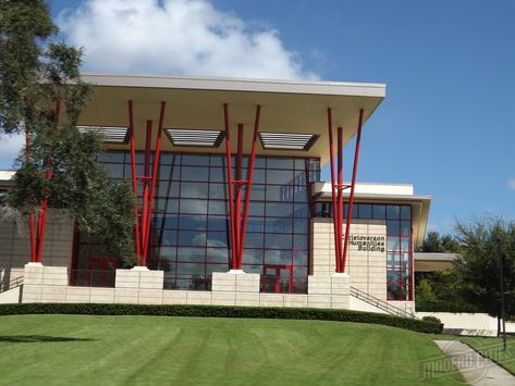 Florida Southern College: An Architectural Masterpiece | Modern Cities Lloyd Wright Architecture, Florida Southern College, Frank Lloyd Wright Architecture, College Campus, Frank Lloyd, Frank Lloyd Wright, Modern City, Lloyd Wright, Florida