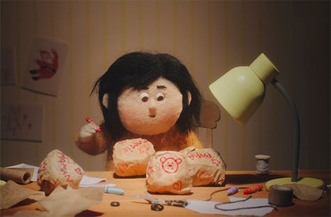 Uber-talented animator "Anna Mantzaris":https://www.itsnicethat.com/articles/anna-malin-mantzaris-enough-animation-261018 has given us at It’s Nice That an early Christmas present in the form of another brilliant and beautiful stop-motion short for Greenpeace. Anna Mantzaris, Stop Motion Set, Stop Motion Characters, Stop Motion Puppet Design, Stopmotion Puppets, Stop Motion Ideas, Animation Puppet, Stop Motion Character Puppets, Stop Motion Puppet