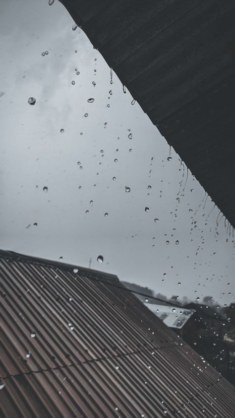 Rain Drops Aesthetic, Hujan Air Aesthetic, Hujan Aesthetic, Rain Drops On Window, Hujan Air, Rain Aesthetic, Rainy Day Aesthetic, Rain Wallpapers, Basket Vintage