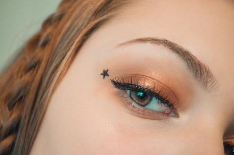 star stamp eyeliner makeup Stamp Eyeliner, Different Eyeliner Styles, Face Tats, Eyeliner Tattoo, Star Tattoo, Aesthetic Garden, Eyeliner Styles, Colorful Nails, Skincare Blog