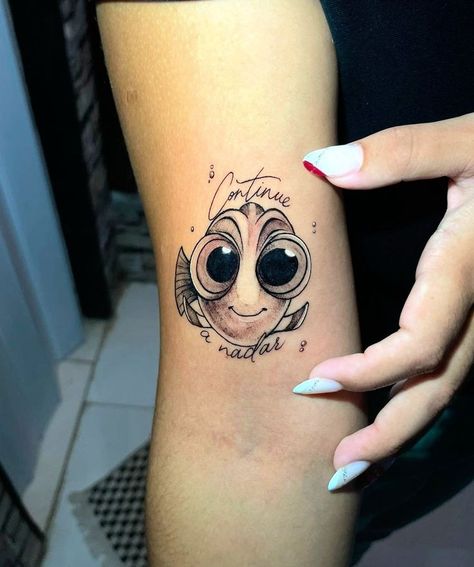 Dory Tattoo Ideas, Dory Tattoo, 50 Tattoo, Tattoo Disney, Blue Rose Tattoos, Disney Tattoo, Poke Tattoo, Cute Tattoos For Women, Cartoon Tattoos