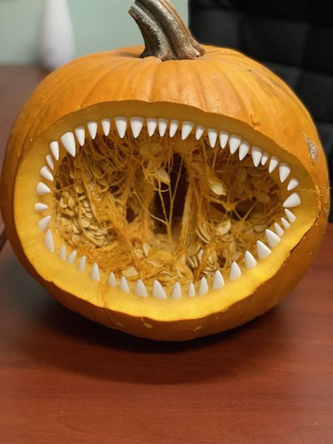 Lazy Pumpkin Carving Puking Pumpkin, Awesome Pumpkin Carvings, Pumpkin Inspiration, Tall Pumpkin, Halloween Pumpkin Jack O Lantern, Pumpkin Carving Contest, Creative Pumpkin Carving, Pumpkin Carving Designs, Halloween Kit