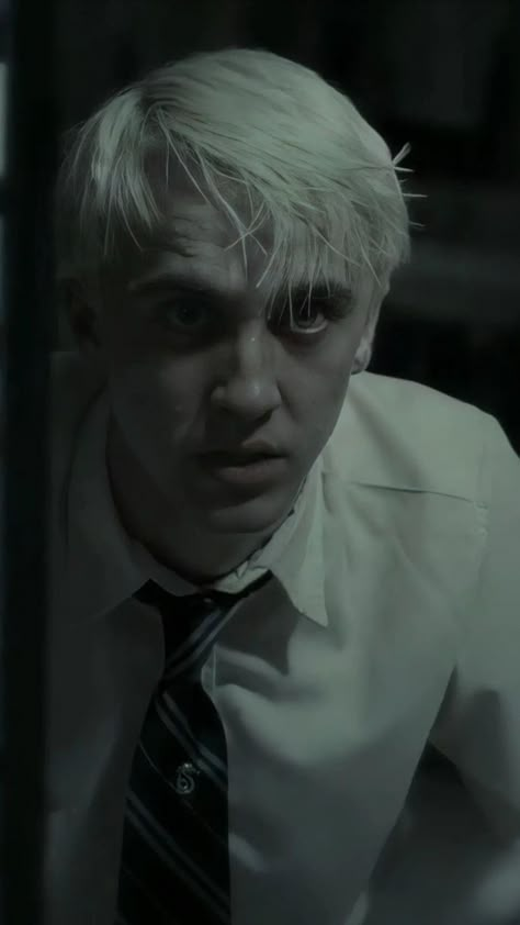 Drako Malfoy, Draco Malfoy Hot, Draco Malfoy Imagines, Harry Draco, Draco Malfoy Aesthetic, Buku Harry Potter, Tom Felton Draco Malfoy, Harry Potter Scene, Draco Harry Potter