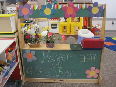 Flower Shop we set up during Gardening Theme at Preschool Shop Set Up Ideas, Flower Shop Dramatic Play, Dramatic Play Center Ideas, Preschool Flowers, Play Center Ideas, Spring Theme Preschool, Dramatic Play Ideas, Preschool Garden, Dramatic Play Center