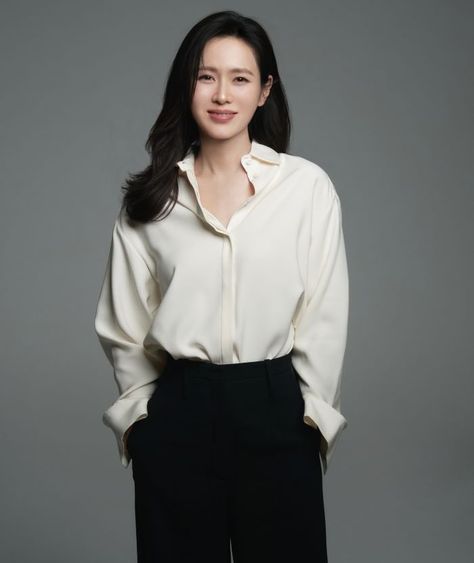 Ceo Portrait, Son Ye Jin, Creative Poses, Drama Actors, Style Muse, Daegu, Korean Actress, Trouser Pants, Photo Poses