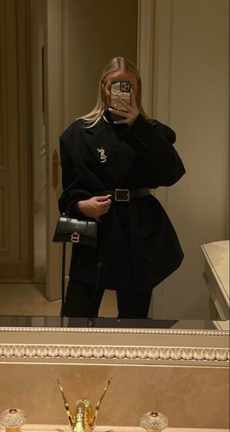 Saint Laurent Aesthetic Outfits, Yves Saint Laurent Bag Outfit, Ysl Brooch Outfit, Saint Laurent Heels Outfit, Dark Luxury Outfits, Ysl Outfit Aesthetic, Ysl Aesthetic Outfit, Ysl Style Outfits, Ysl Clutch Outfit