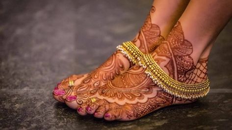 Some Beautiful Toe Ring Designs For Your Wedding | WedMeGood Silver Anklets Designs, Toe Ring Designs, Anklets Indian, South Indian Bridal Jewellery, Bridal Anklet, Wedding Anklets, Beautiful Anklet, Anklet Designs, Ankle Jewelry