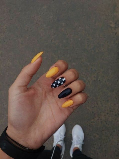 30 Nails, Yellow Nails Design, Nails Yellow, Nagellack Trends, Nail Art Designs Summer, Nail Design Inspiration, Fall Nail Colors, Gel Nail Designs, Yellow Nails