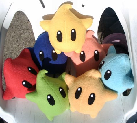 Luma Plushies by ~clearkid on deviantART Luma Plush, Nintendo Crafts, Diy Plush, Mario Plush, Diy Plush Toys, For The Glory Of God, Nerd Crafts, Sewing Templates, Japan Kawaii