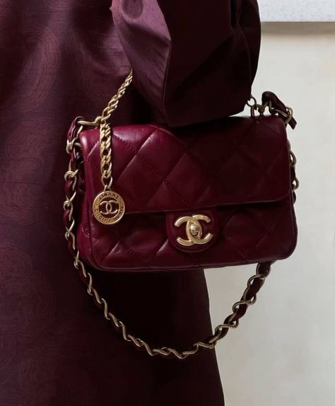 Handbag Quotes, Burgundy Bag, Luxury Bags Collection, Mode Chanel, Girly Bags, Girls Handbags, Elegant Bags, Fancy Bags, Pretty Bags