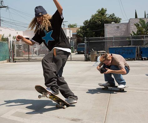 2000s Skater Fashion, 90s Skater Outfits, Skater Style Outfits, Skater Style Men, Mid 90s Aesthetic, Dani California, Skater Fashion, Katherine Waterston, 2000s Skater