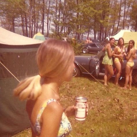 1970s Aesthetic, Camping Aesthetic, Terrence Loves You, 70s Aesthetic, 60s Aesthetic, 70s Vibes, Hippie Life, Beer Festival, Vintage Americana