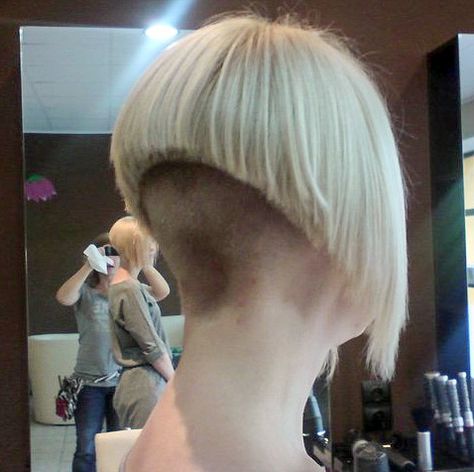 Quite an extreme bob with the back buzzed quite short and also high up. Wonder if she liked it? Inverted Bob Short, Shaved Bob, Short Pixie Bob, Pixie Bob Haircut, Stylish Short Haircuts, Beach Wave Hair, Shaved Nape, Inverted Bob, Short Bob Haircuts