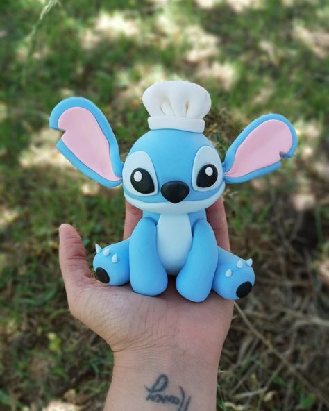 Air Dry Clay Stitch, Stitch Clay Sculpture, Fondant Stitch, Stitch Clay, Stitch Cakes, Lilo And Stitch Cake, Lilo En Stitch, Stitch Cake, Disney Birthday Cakes